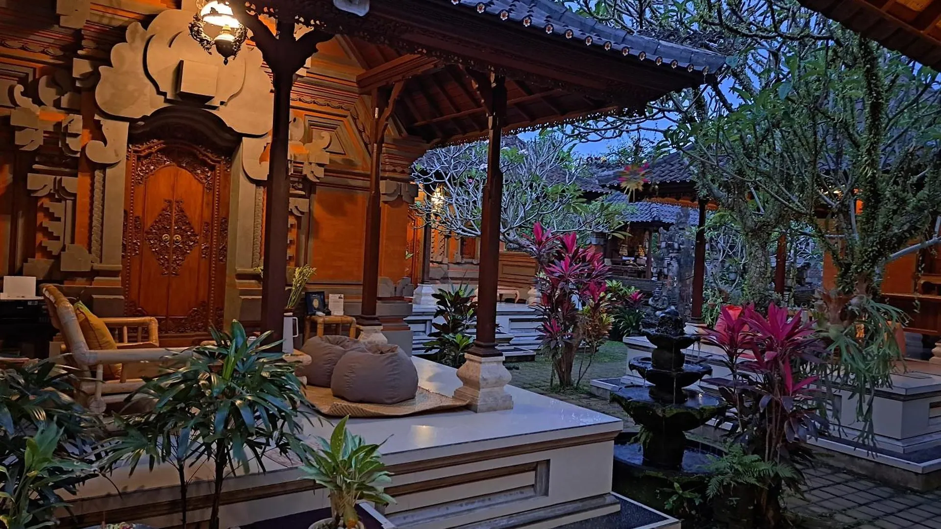 乌布 萨哈德瓦旅馆酒店 2*,